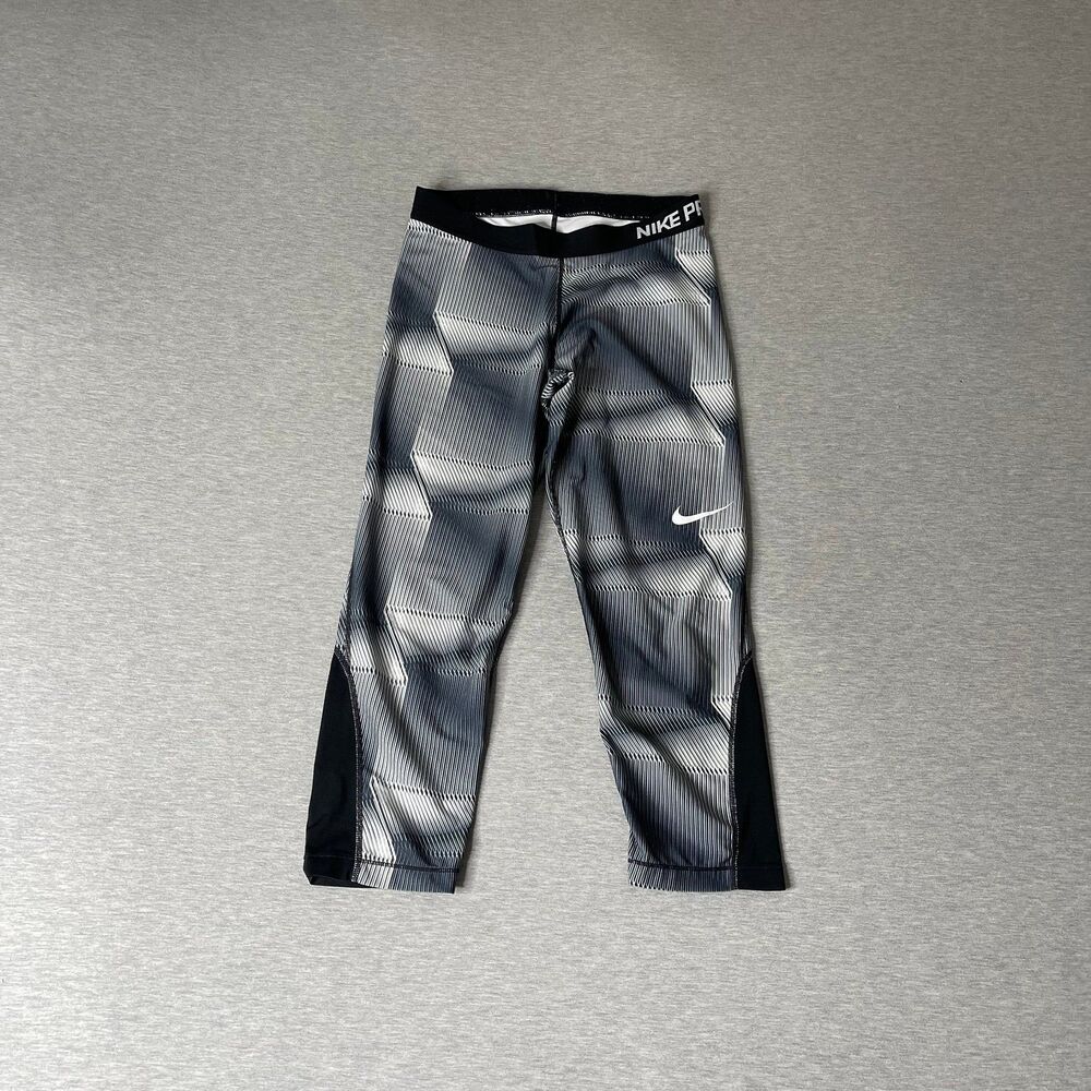 Nike Pro Women’s Dri-Fit Cool Fabric Pyramid Cropped Leggings